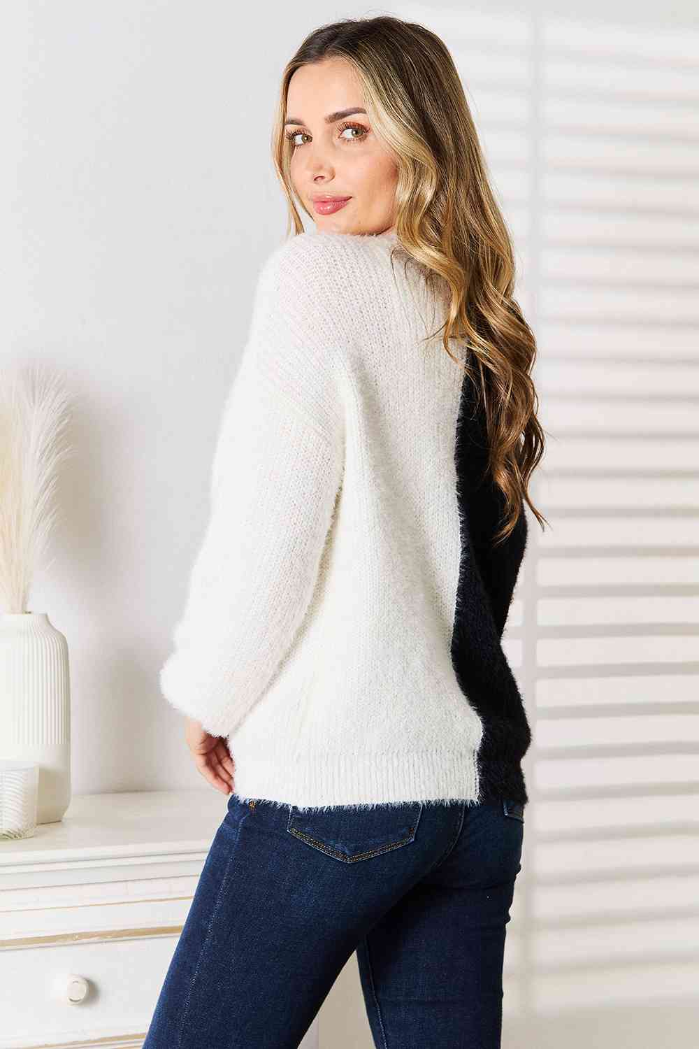 Woven Right Contrast Button-Front V-Neck Cardigan